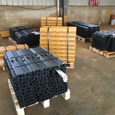 след Grouser тройки 25CrMnB TG216C-14 обувает пусковую площадку следа экскаватора TG