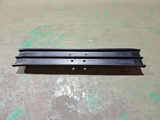 Гусеница Komatsu PC60, башмак гусеницы с тройным грунтозацепом, шаг STG135A-8-750-001