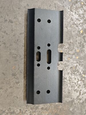 Траковая башмак TST135A Тройной грунтозацеп тракового башмака Шаг TG135A-6-400-0100